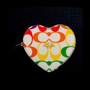 🌼Coach Rainbow Heart Zip Coin Case